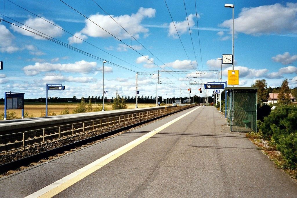 Ainola Railway Station (photo © Junafani / Wilimedia Commons)