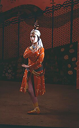 Sheilah O'Reilly as Khadra